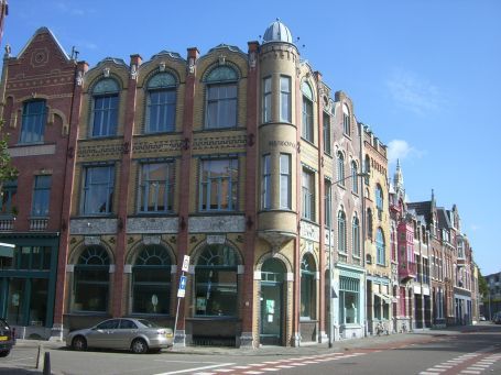 Venlo : An der Ecke Straelseweg und Noord-Binnensingel stehen einige Häuser die im Art Nouveau-Stil ( deutsche Bezeichnung Jugendstil ) gebaut wurden